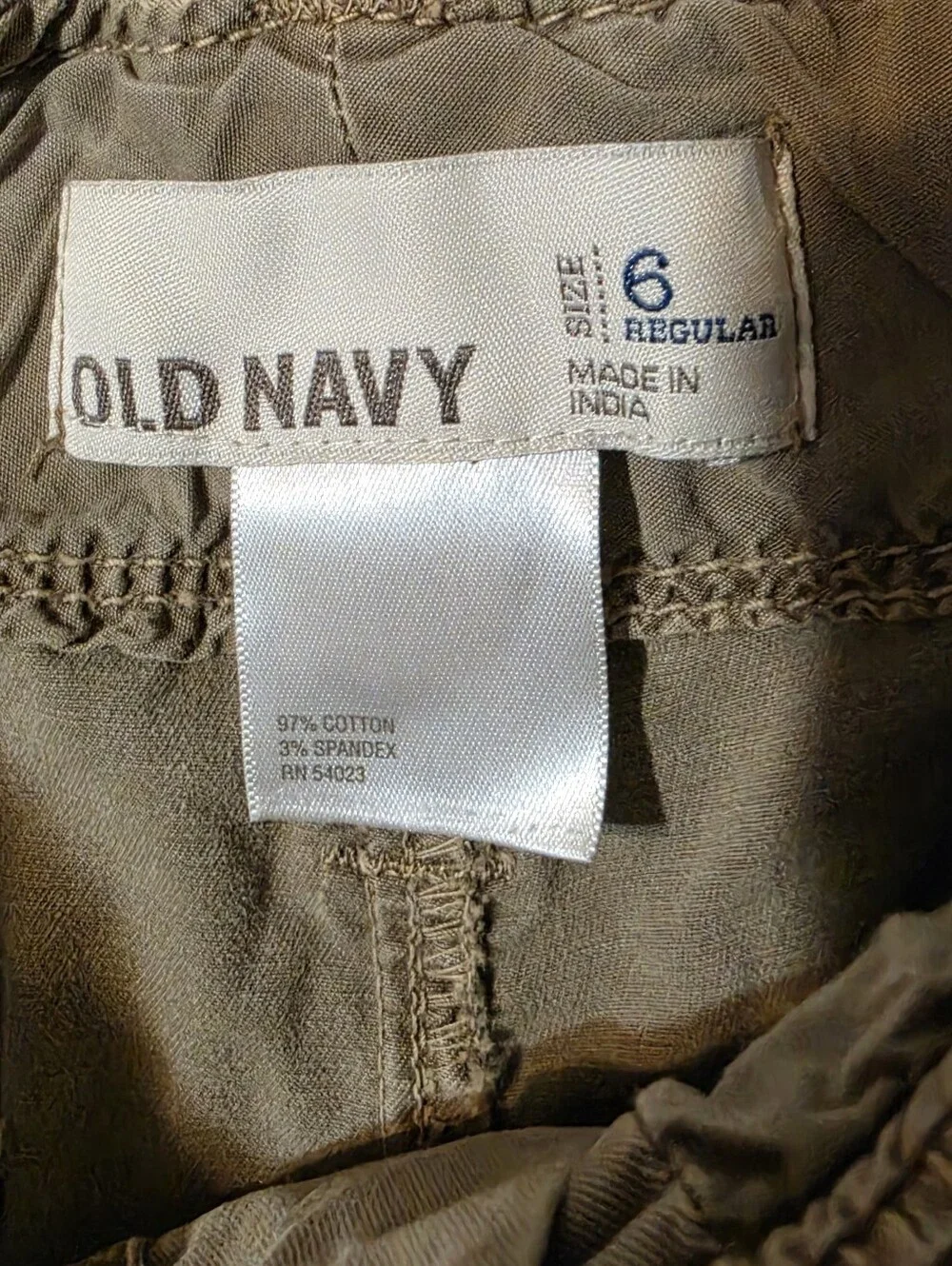 Vintage Earth Tone Woman's Cargo Pants Comfortable Fit. Y2K Aesthetic. Size 6